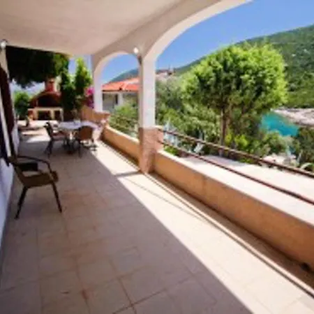 Holiday Gdinj - 2 *